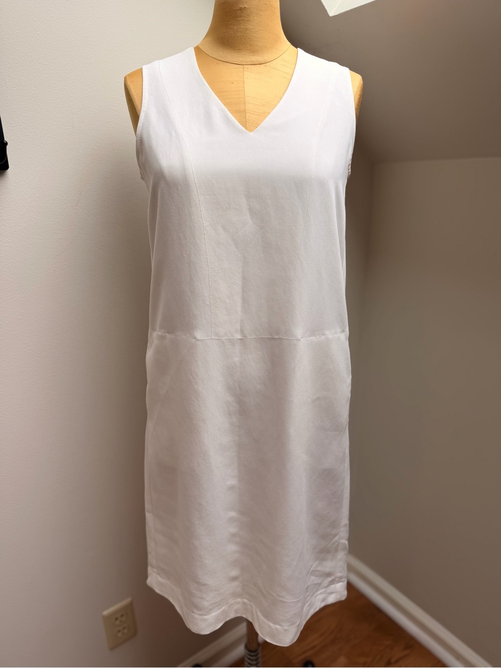 J. McLaughlin Women's White V-Neck Slip Dress